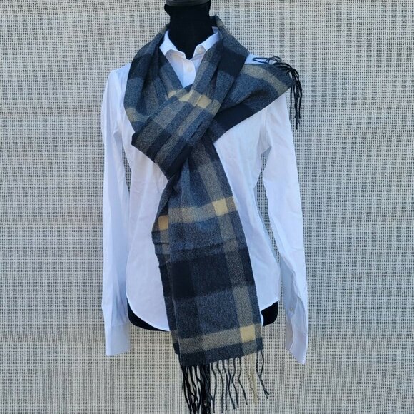 CLUBROOM 100% Cashmere Scarf. Measurements 60" X 12". New With Tags $120 - Picture 1 of 7